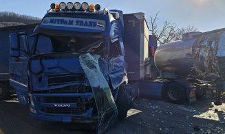 Accident GRAV între două camioane și o autocisternă, în Cluj. Trafic blocat