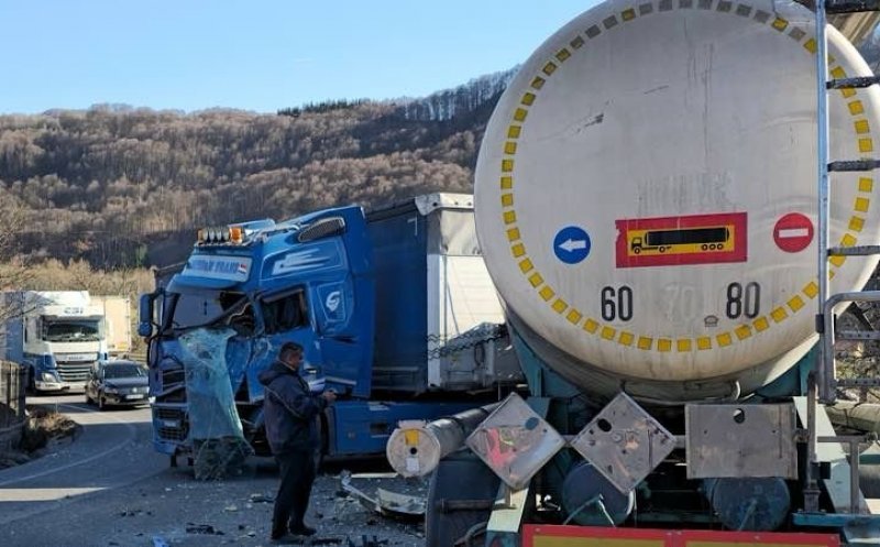 Cum s-a produs accidentul între două camioane și o autocisternă de la Negreni / Trafic BLOCAT pe ambele sensuri aproape 4 ore