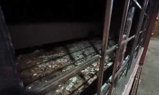 Cum arată pasajul pietonal INFECT de pe strada Primăverii din Mănăştur / Fecale, urină, foste dughene incendiate și mizerie cât vezi cu ochii