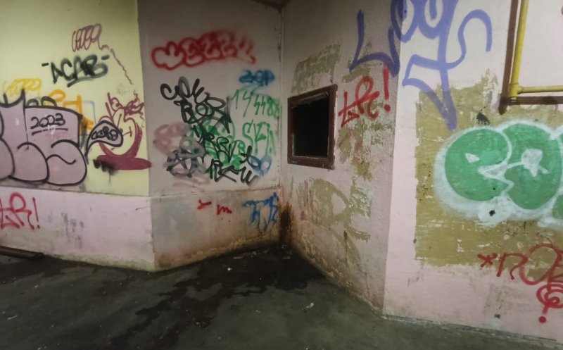 Cum arată pasajul pietonal INFECT de pe strada Primăverii din Mănăştur / Fecale, urină, dughene incendiate și mizerie cât vezi cu ochii