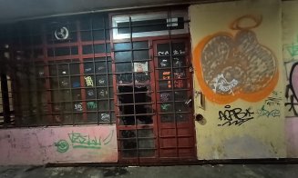 Cum arată pasajul pietonal INFECT de pe strada Primăverii din Mănăştur / Fecale, urină, foste dughene incendiate și mizerie cât vezi cu ochii
