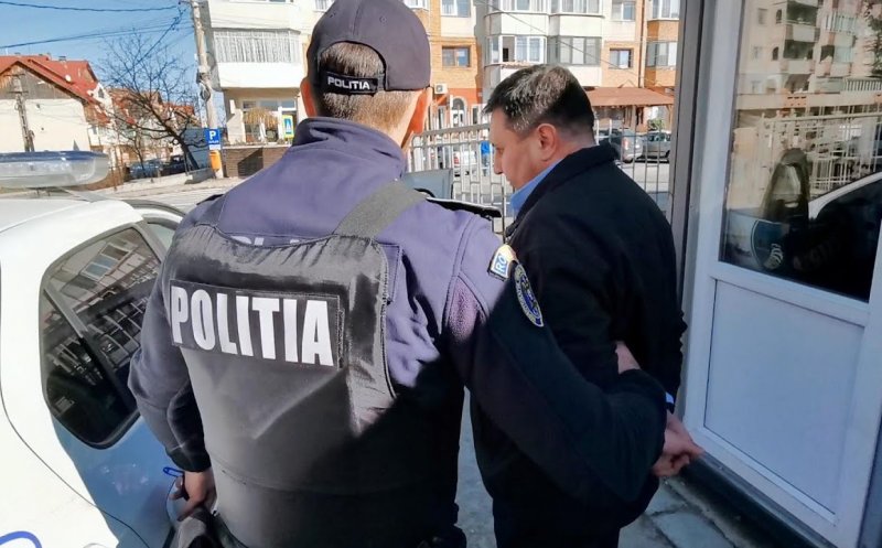 Cum s-a aflat despre profesorul de biologie din Cluj care pipăia la ore eleve de gimnaziu / Directorul liceului şi IŞJ Cluj, despre profesorul arestat