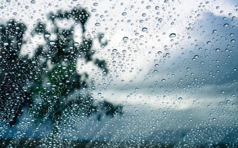 Avertizare METEO: Ploi, grindină și furtuni în toată țara