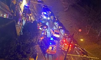ACCIDENT în Cluj-Napoca / 2 mașini implicate și un tânăr de 20 de ani transportat la spital