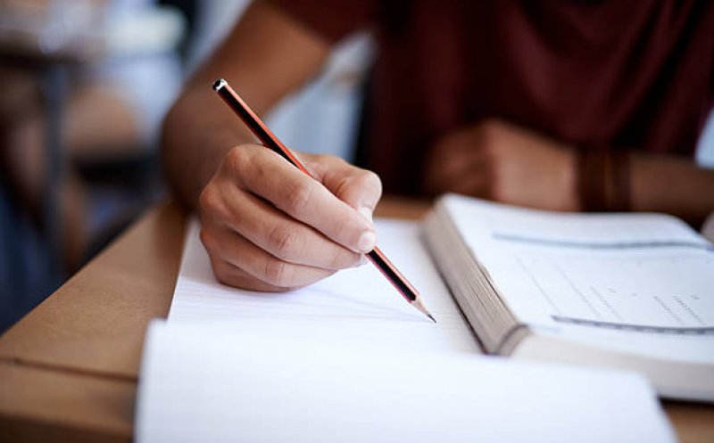 Simulare BAC 2025. Ce subiecte au primit elevii la Matematică/ Au fot publicate baremele de corectare