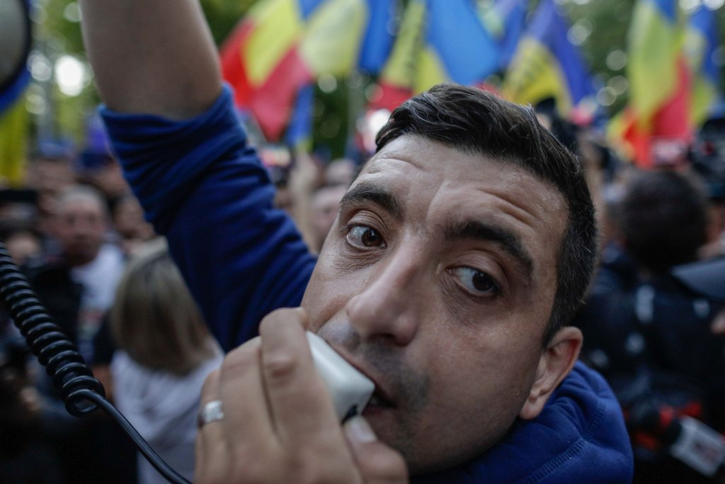 George Simion, protest în capitală fix de ziua lui Călin Georgescu. Sărbătoritul şi soţia lui nu se implică în "petrecerea" organizată de AUR