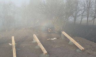 Un transilvănean cu sufletul cât Munții Apuseni: A construit în 12 zile o casă pentru o bunicuță care a rămas fără adăpost după un incendiu
