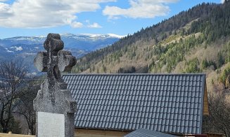 Un transilvănean cu sufletul cât Munții Apuseni: A construit în 12 zile o casă pentru o bunicuță care a rămas fără adăpost după un incendiu