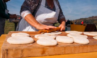 Antreprenoriat la sat cu plăcinte, magiun şi rock pe dealurile Clujului, la Vultureni sau Bobâlna