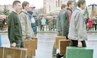 "Cea mai retrogradă instituţie imaginabilă! O încercare de nimicire a personalităţii omului..." vs. "O școală de bărbăție"
