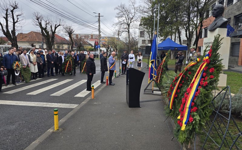 Ziua Unirii Basarabiei cu România, marcată la Cluj. Boc: "Ce dorim să facem cu țara noastră? A ne orienta în altă parte decât acolo de unde vine democrația, înseamnă să înfrângem visul înaintașilor noștri"