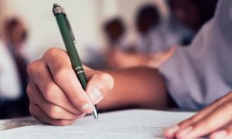 Burse de 1.000 de lei lunar pentru elevii performanți, oferite de Academia Română