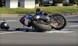 Traversare periculoasă: O femeie a fost rănită de un motociclist clujean