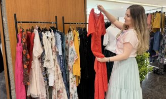 Clujenii, invitați la shopping sustenabil. Proiectul ReClothing transformă hainele în fapte bune