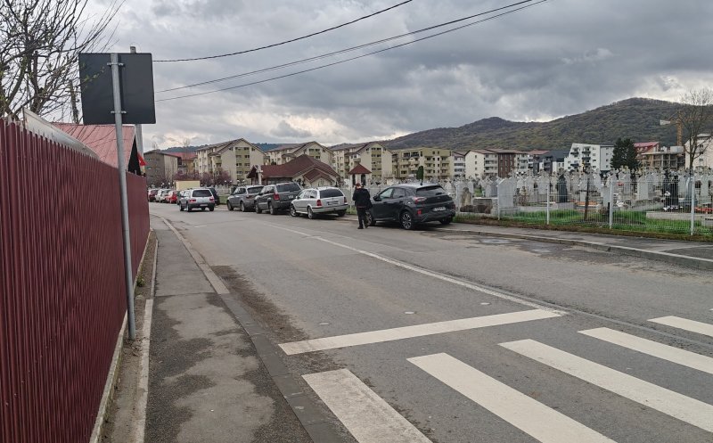 Despre trotuarele ocupate de maşini în Floreşti: "Oameni buni, ce ne dorim de la conducerea satului ar trebui să plece întâi de la noi"