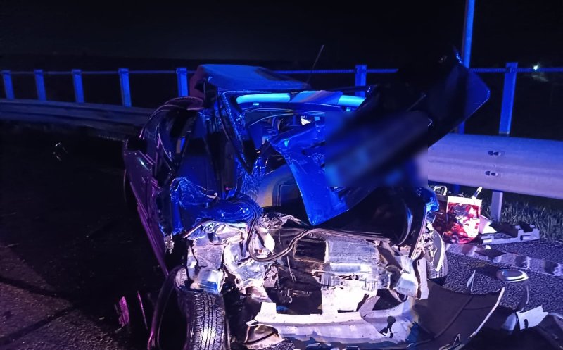 ACCIDENT pe A3 / Impact violent între o autoutilitară și un autoturism
