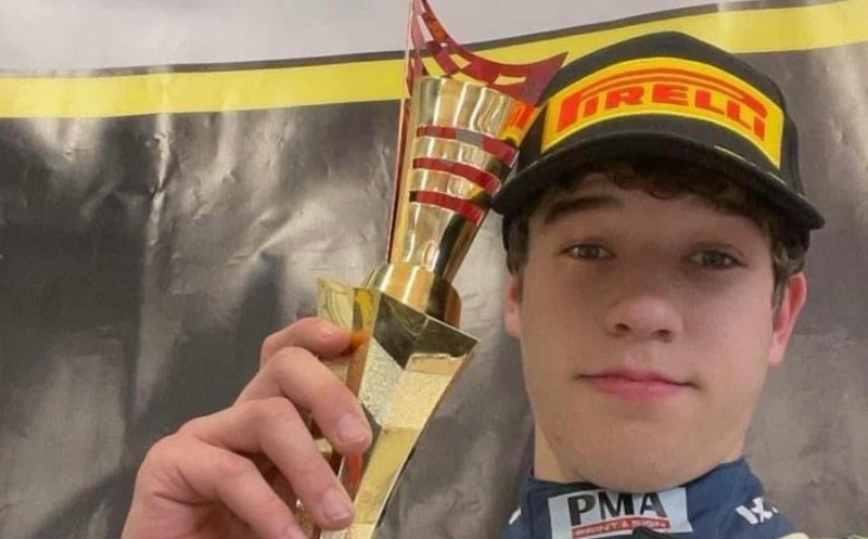 Performanță pentru un tânăr pilot clujean. La doar 17 ani va participa într-unul dintre cele mai competitive campionate GT4 din Europa