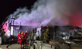 Incendiu puternic la o casă din Cluj: Pompierii intervin cu trei autospeciale
