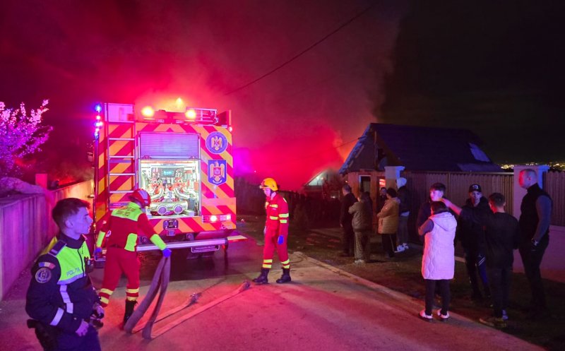 Incendiu puternic la o casă din Cluj: Pompierii intervin cu trei autospeciale
