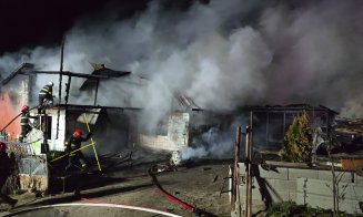 Incendiu puternic la o casă din Cluj: Pompierii intervin cu trei autospeciale