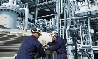 Impactul taxelor impuse de SUA se va vedea în România în industria auto, a mobilei sau articolelor din oțel