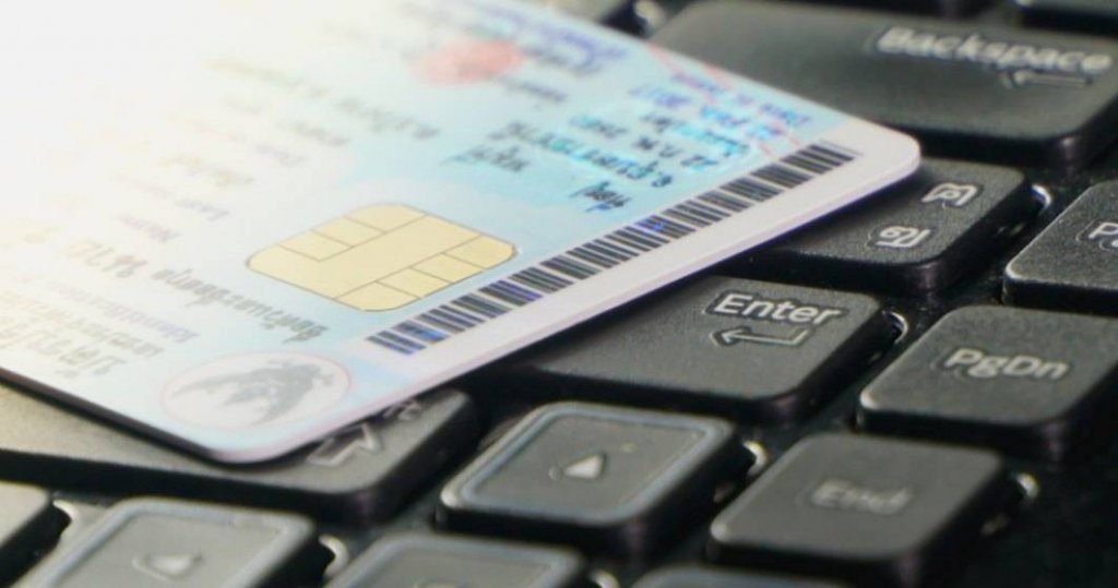 Un român NU își poate face buletin electronic din cauza numelui / Provocări pentru programul lansat la Cluj