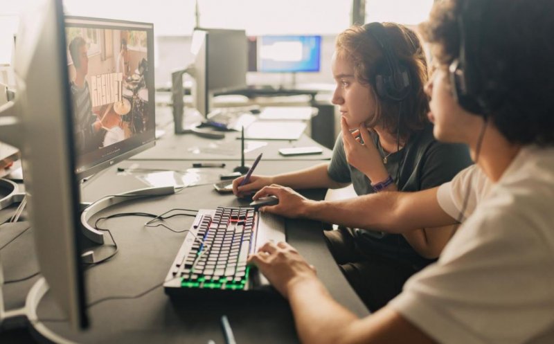 Adolescenţii din toată ţara se pot înscrie în programul Let's Go Digital de la TIFF