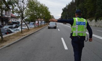 Un bărbat s-a dezbrăcat în pielea goală la un control în trafic în județul Cluj. Polițiștii l-au reținut