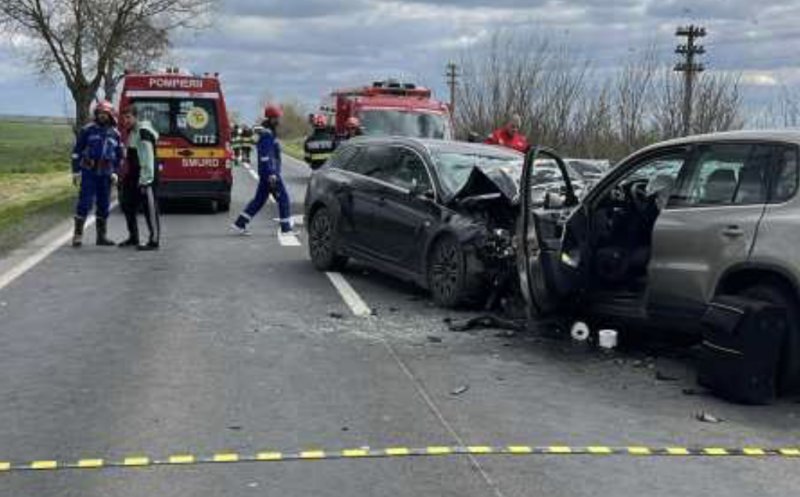 Accident mortal cu două mașini. O femeie și-a pierdut viața, iar alte trei victime au fost duse la spital