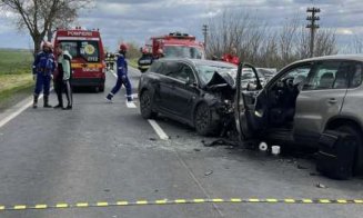 Accident mortal cu două mașini. O femeie și-a pierdut viața, iar alte trei victime au fost duse la spital