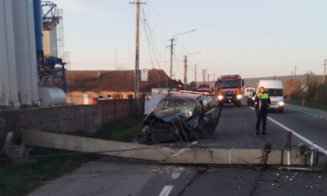 ACCIDENT în Bonţida: A supravieţuit, după ce a pus la pământ stâlpul de curent de pe marginea drumului