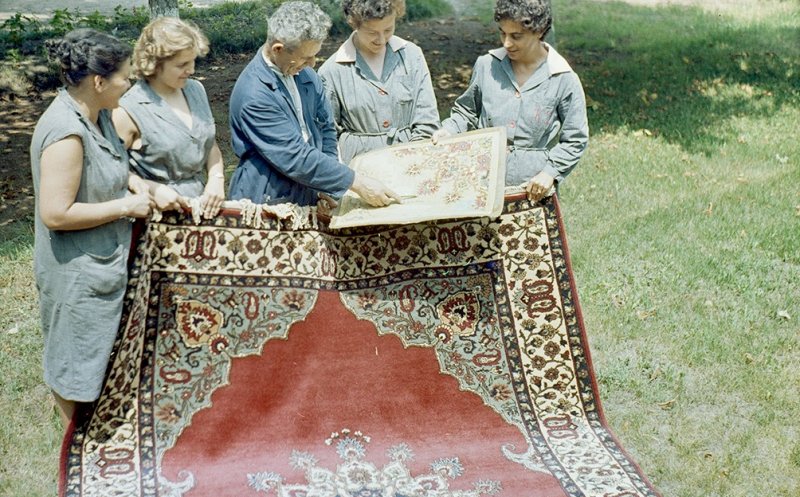 Angajați ai fabricii de covoare din Gherla, 1963