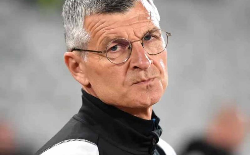 ”Iată ultima scenă de nedigerat într-un fotbal murdărit constant de personaje meschine: Sabău, jignit de Mititelu”