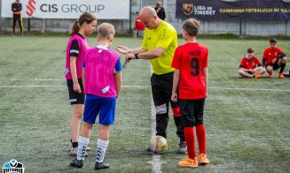 „Cupa Iulius la fotbal” a reunit peste 200 de elevi pe terenul de sport