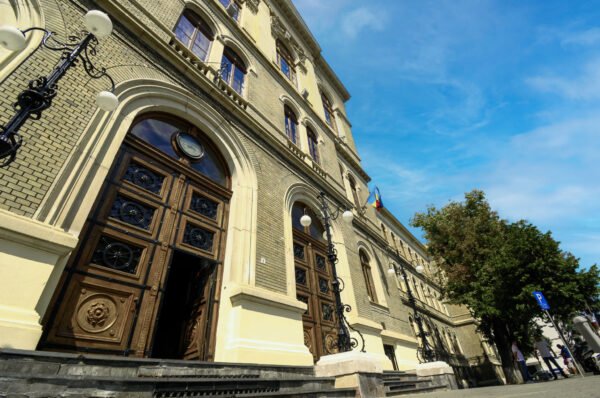 UBB Cluj îi invită la dezbateri pe principalii candidați la prezidențialele din mai