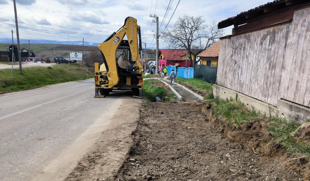Au început reparațiile pe un important drum județean din Cluj. Vor fi realizate și trotuare