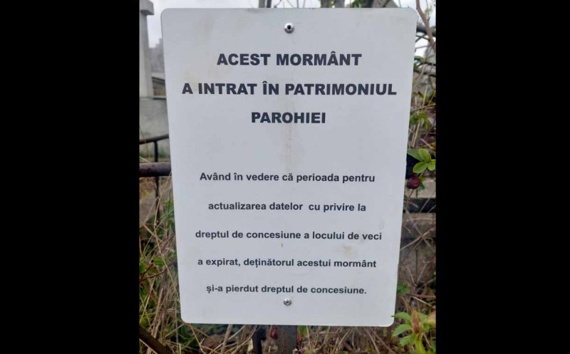 Cum pierzi un loc de veci în Cluj-Napoca / Anunţ înfipt pe un mormânt din Mănăştur