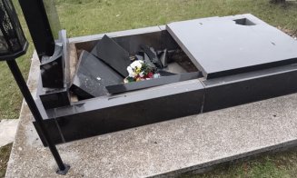 Vandalism într-un cimitir din Cluj: Mormântul unui fost preot, devastat. Ce spune poliția