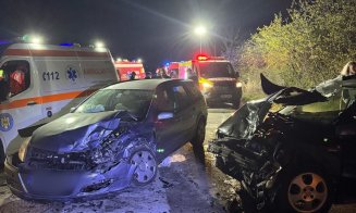 Accident rutier GRAV pe o stradă din Cluj: Patru victime, transportate la spital