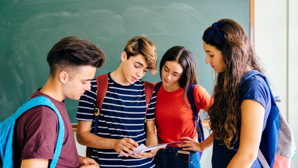 Termini clasa VIII-a și nu știi încotro să o iei? Vezi ce opțiuni ai la Târgurile educaționale de la Cluj