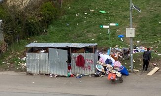 Cu gunoaiele împrăştiate până în drum: "Frumos la Florești... strada Porii" / "Şi cine-i de vină?" / "Omul sfințește locul!"
