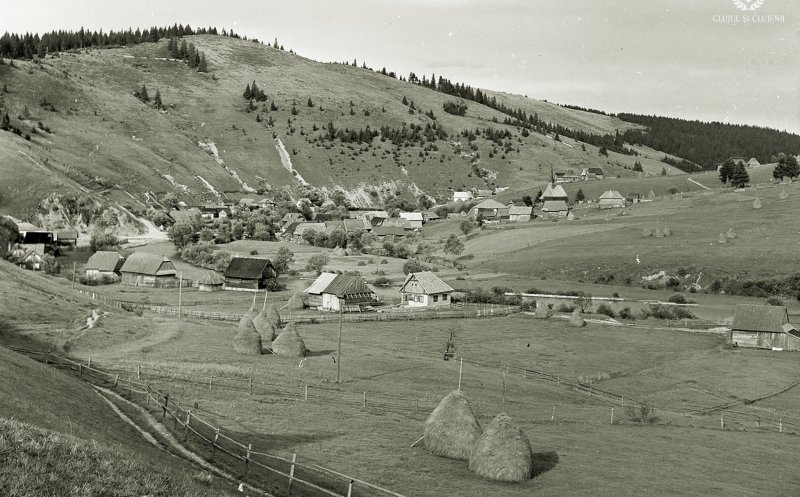 Satul a fost dezafectat în anul 1972 pentru construirea lacului de acumulare Fântânele