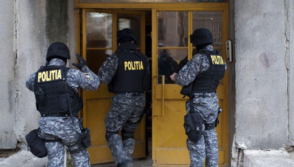 Noi descinderi în cazul protestului pro-Călin Georgescu de la BEC: acuzații de ultraj și distrugere