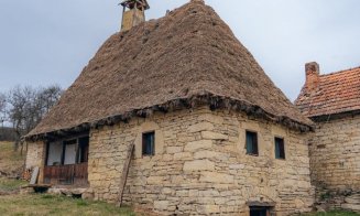 Satul din Cluj, unde fiecare piatră spune o poveste. Comparat cu Alberobello din Bari, care e pe lista patrimoniului UNESCO