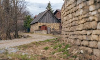 Satul din Cluj, unde fiecare piatră spune o poveste. Comparat cu Alberobello din Bari, care e pe lista patrimoniului UNESCO