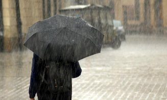 Vânt, averse şi descărcări electrice şi cantităţi de apă însemnate, până vineri noapte