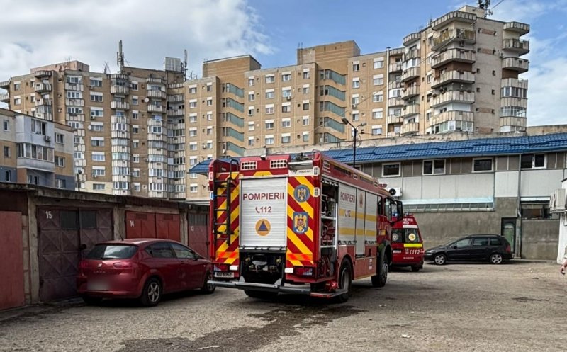 Cluj: Incendiu într-un apartament. Intervenția pompierilor pusă în dificultate din cauza mașinilor parcate