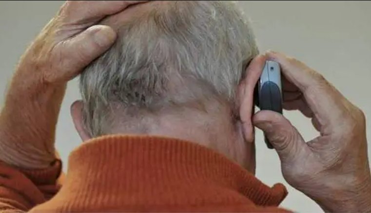 A sunat telefonul. Panică: "Soția și fiul tău au avut un accident!"/ Apoi a urmat înșelăciunea, iar 15.000 de lei au dispărut