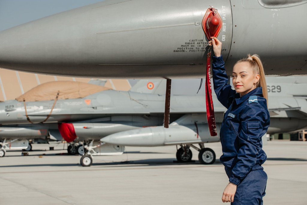 Povestea unei tinere din Cluj care a ales disciplina în locul prejudecăților. Astăzi este maistru militar la Forțele Aeriene