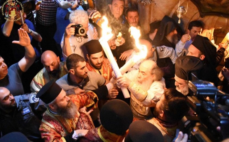 Lumina Sfântă a fost aprinsă la Ierusalim și a ajuns și în România. La ce oră va ajunge în Cluj-Napoca